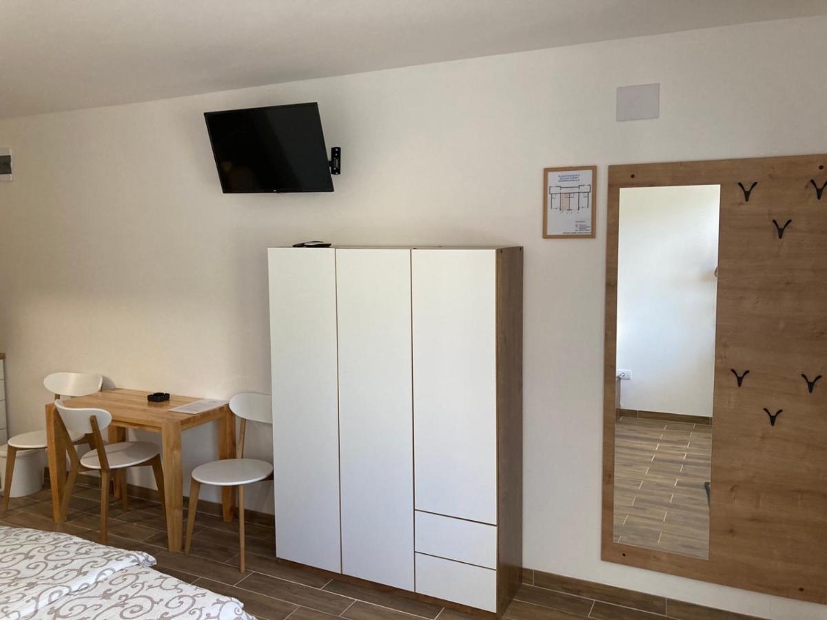 Srebrna Laguna Apartment Veliko Gradiste Luaran gambar