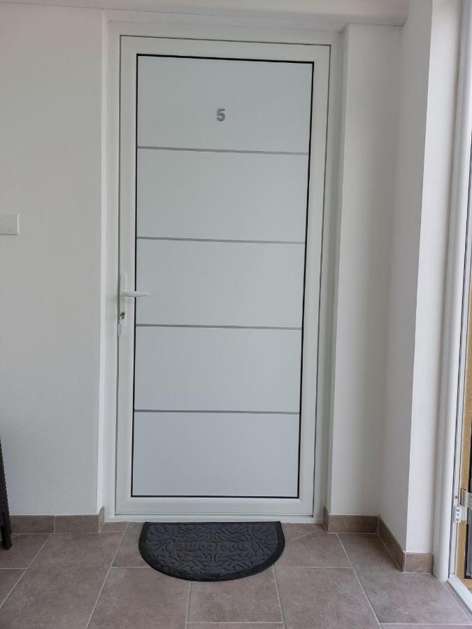 Srebrna Laguna Apartment Veliko Gradiste Luaran gambar